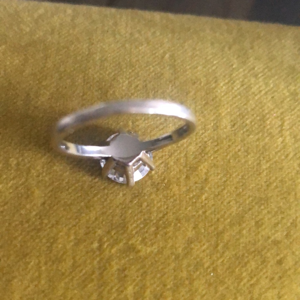 New 3 carat cubic zirconia solitaire. Cathedral basket setting, solid 925 - Picture 9 of 9